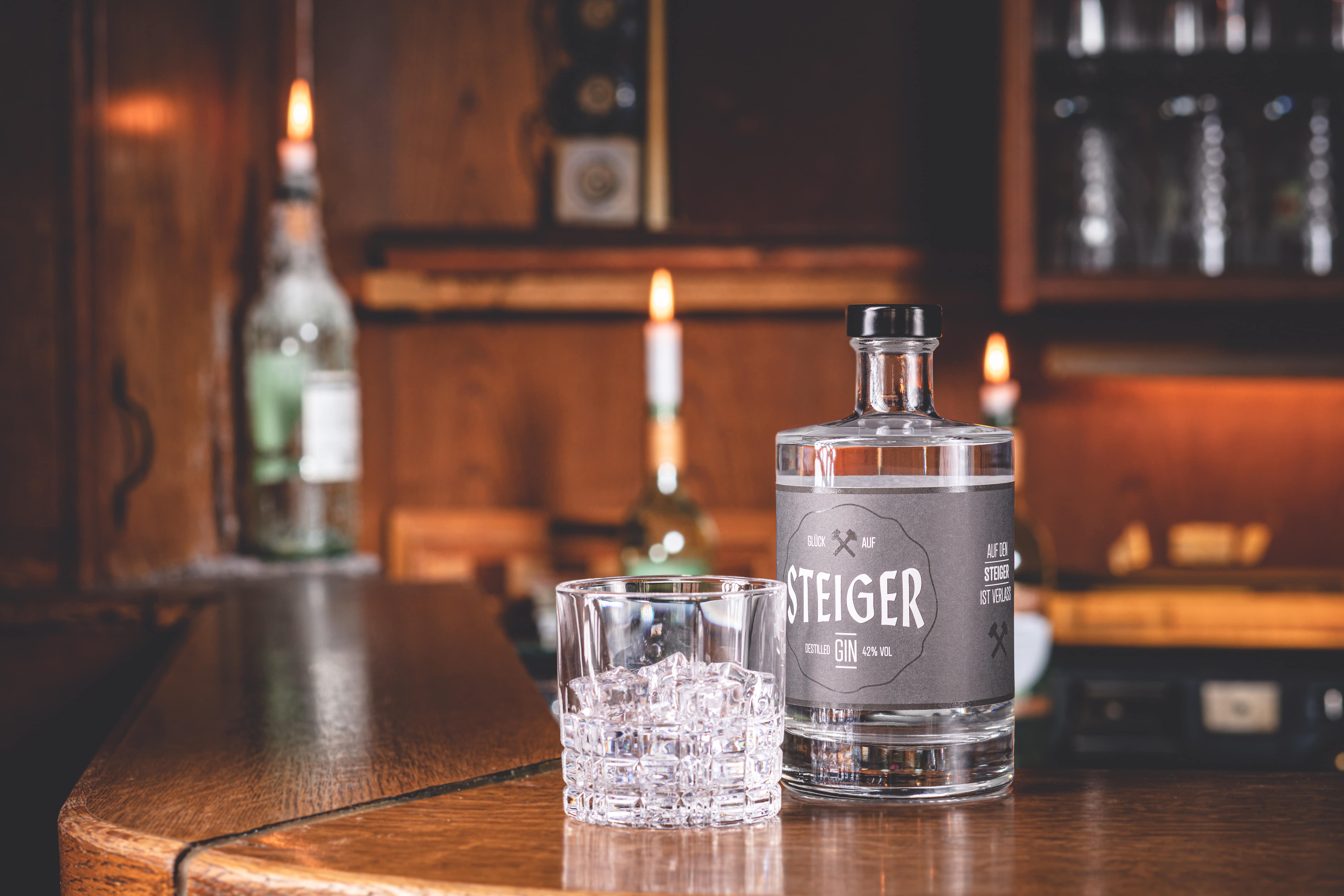 Steiger Distilled Gin inkl. Gläser und Untersetzer